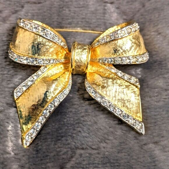 Vintage 1980's Goldtone & Rhinestones Bow Brooche - Picture 4 of 10